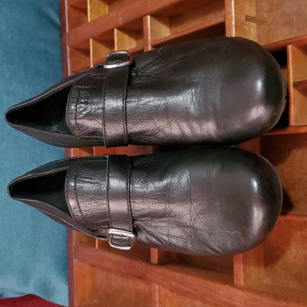 Bare Traps heeled clogs